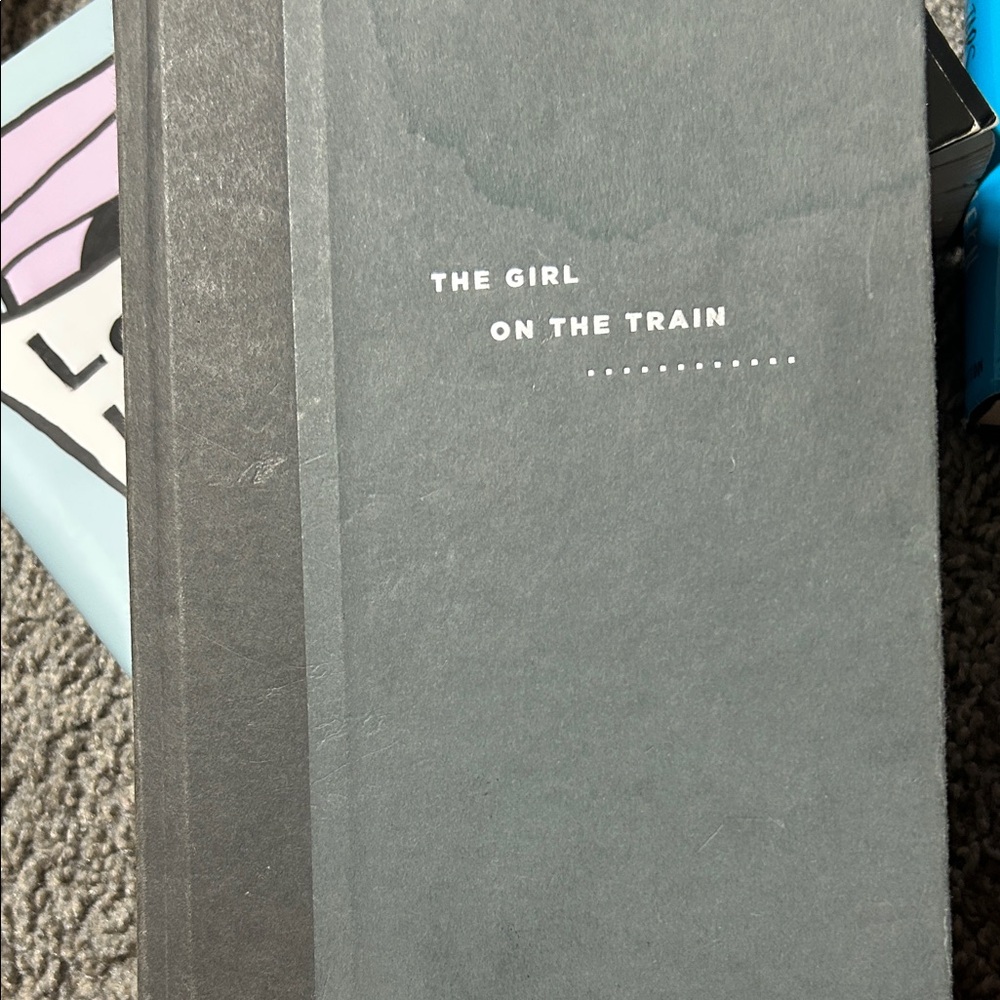 Set of 4 Popular Novels - Picture 3 of 9